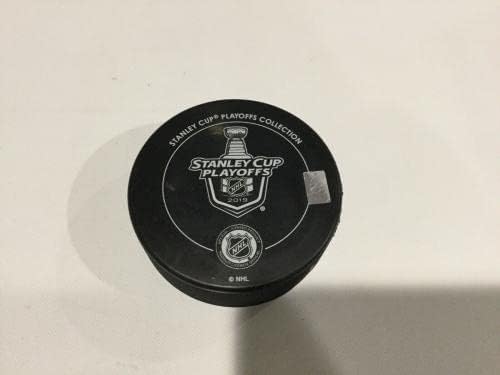 Robby Fabbri, 2019 Stanley Kupası Şampiyonlarını İmzaladı St. Louis Blues Hokey Diski b İmzalı NHL Diskleri