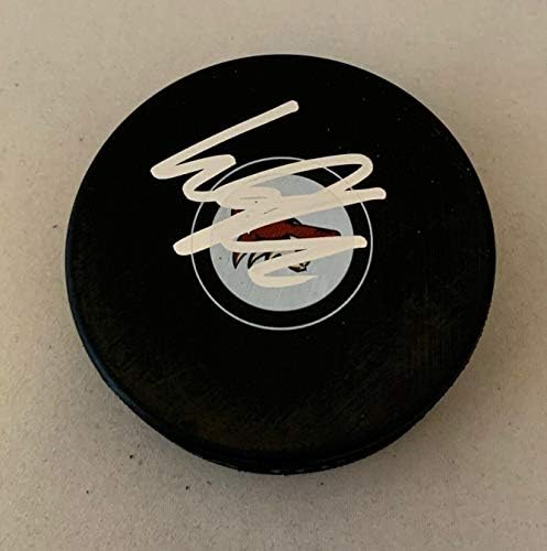Christian Dvorak imzalı Arizona Coyotes Diski imzalı 2 İmzalı NHL Diskleri